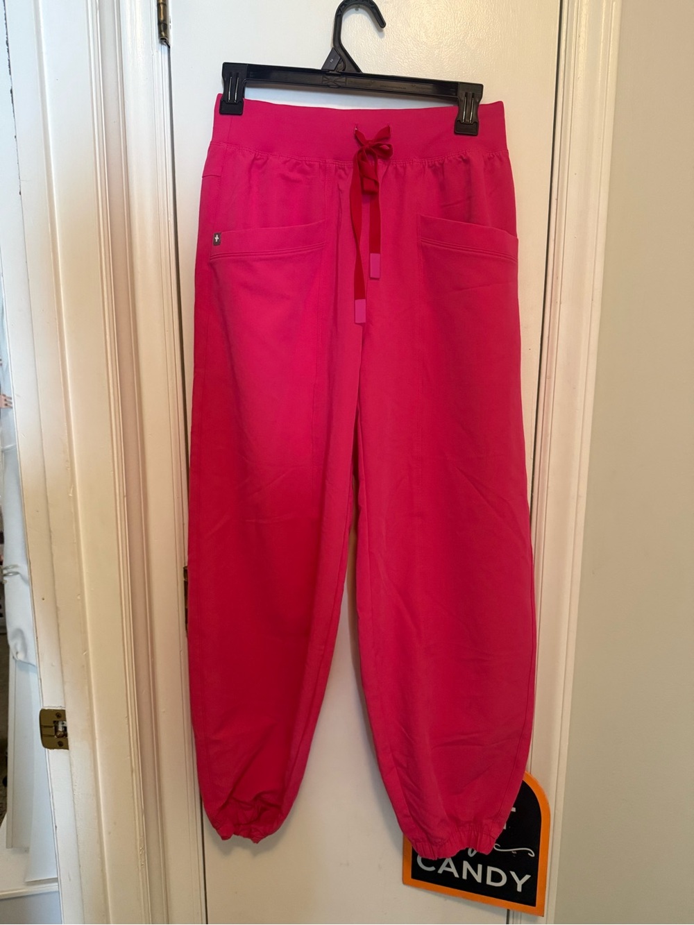 Figs Rio balloon high waisted scrub pant jogger in shocking pink small euc